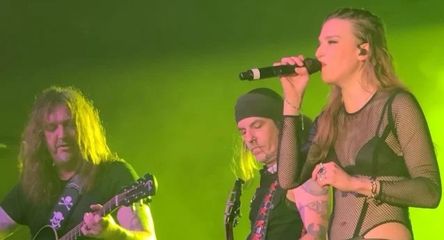 Lzzy Hale encabeza Skid Row por primera vez en Carterville, Illinois