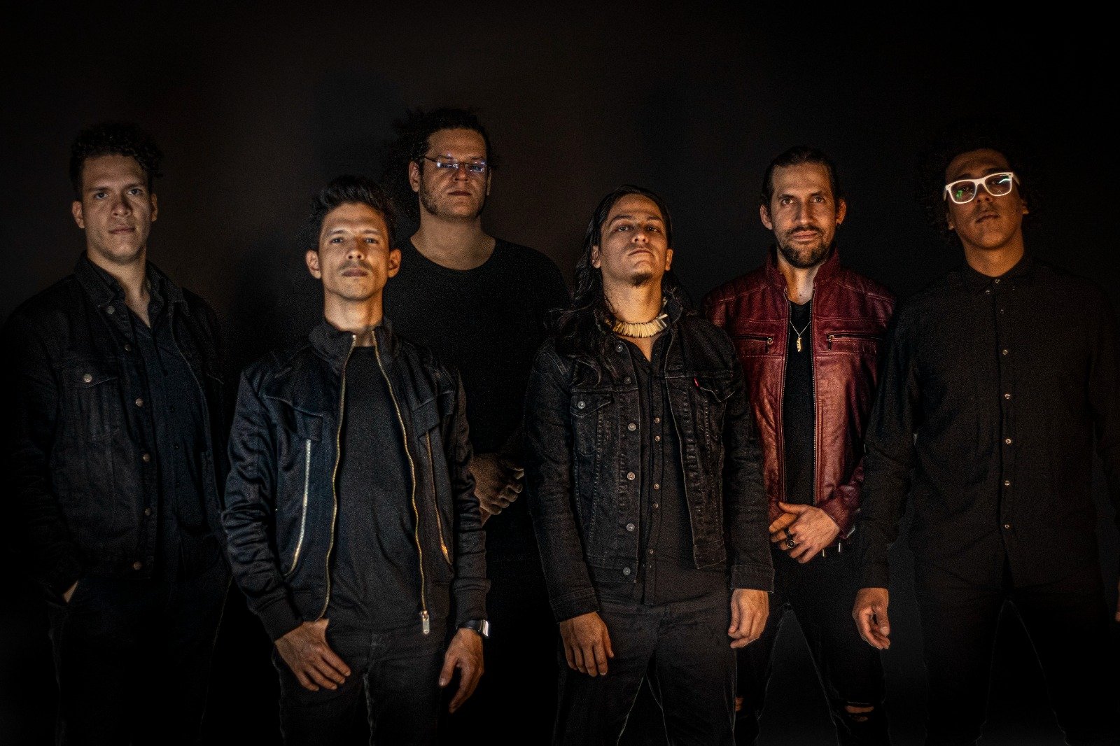 Desvirtual enfrenta los demonios internos en su nuevo disco «El vértigo al mirar hacia adentro»