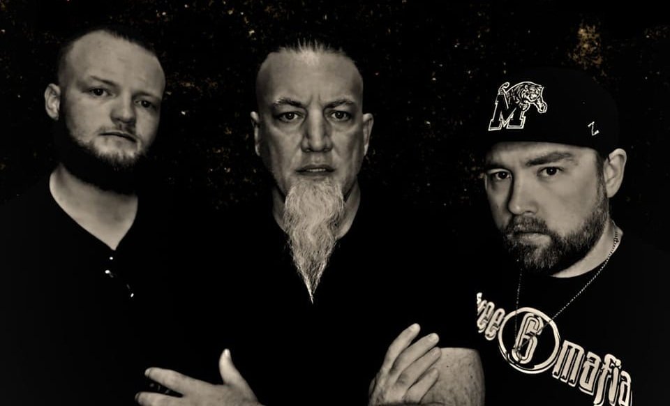 Mountain Tomb con su nu-metal a cuestas presenta el single «Ghost In The Machine»