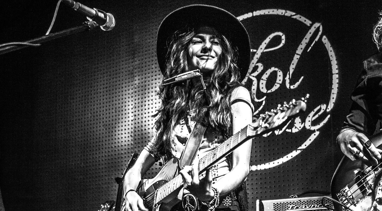 Madison Galloway lanza el cover «White Rabbit»