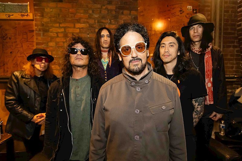 Sun Atoms despega con el nuevo sencillo de 7″ «Take This Love», compartiendo su alucinante video retro-futuro