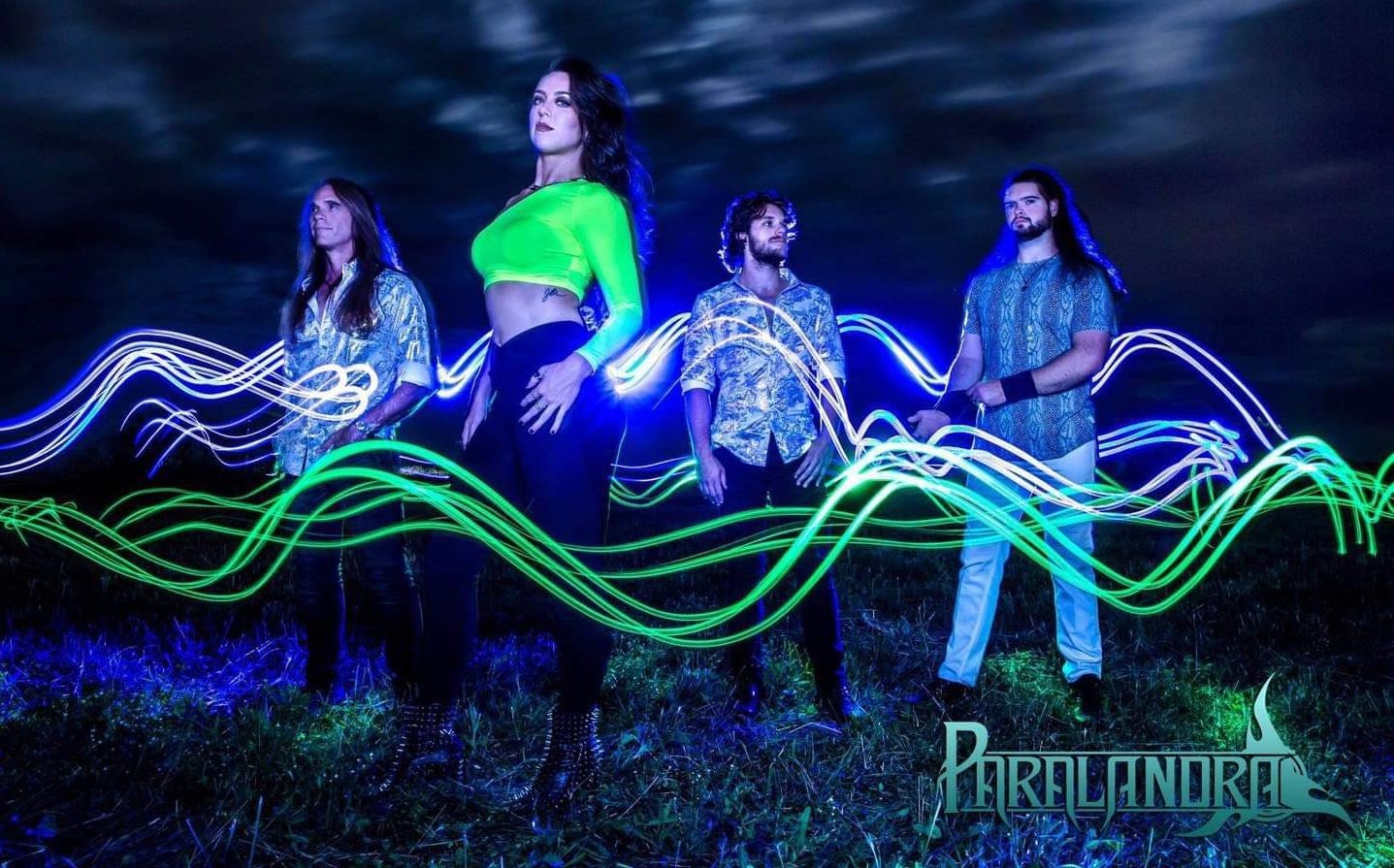 Paralandra presenta el video del tema «Give me a reason»