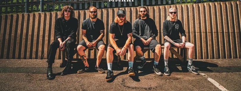 Crooked Revival presenta el single «Moth To A Dying Flame»