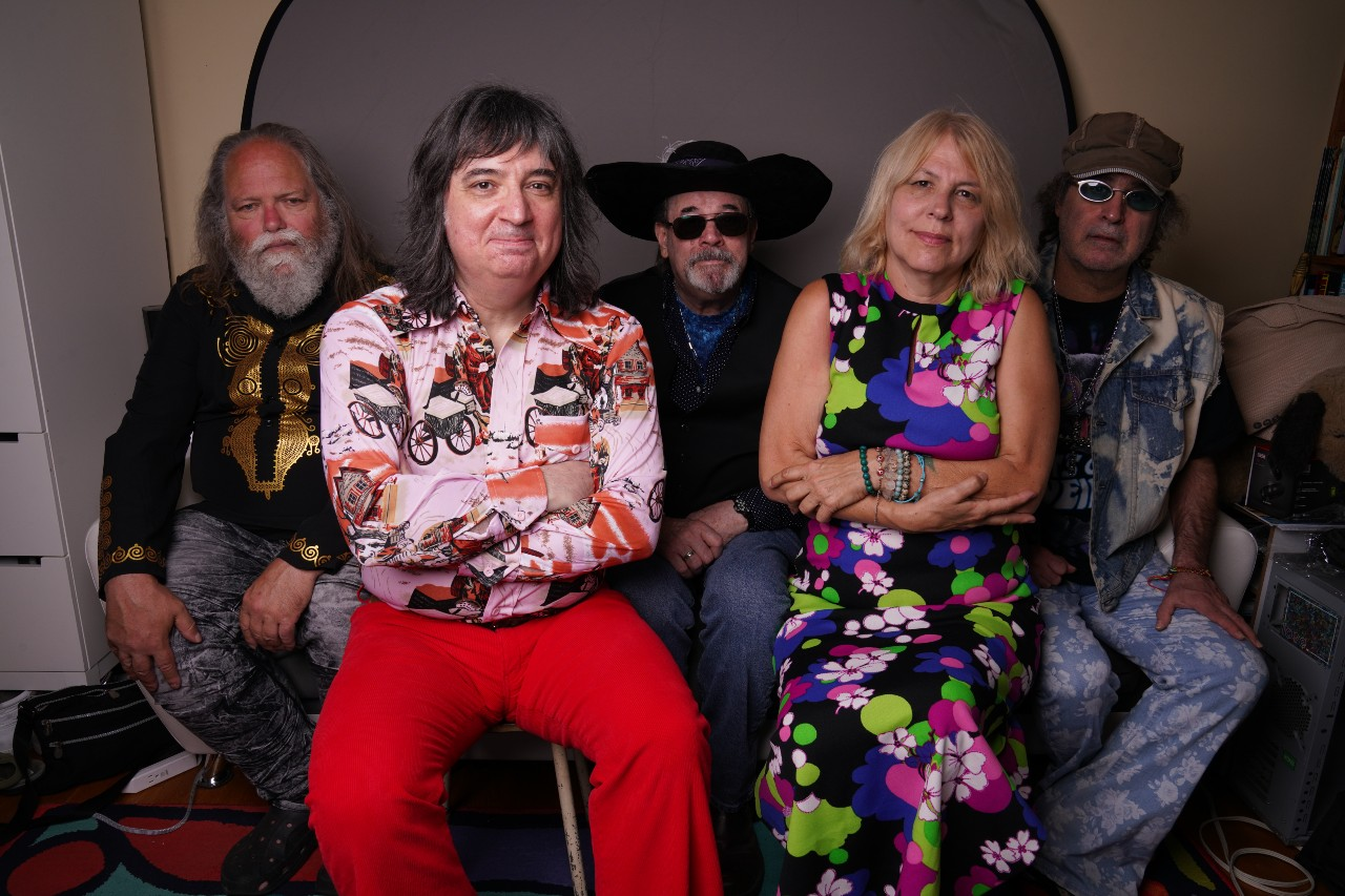 Mad Painter celebra el espíritu del rock de los ’70 en el nuevo sencillo «Empty Bottles»