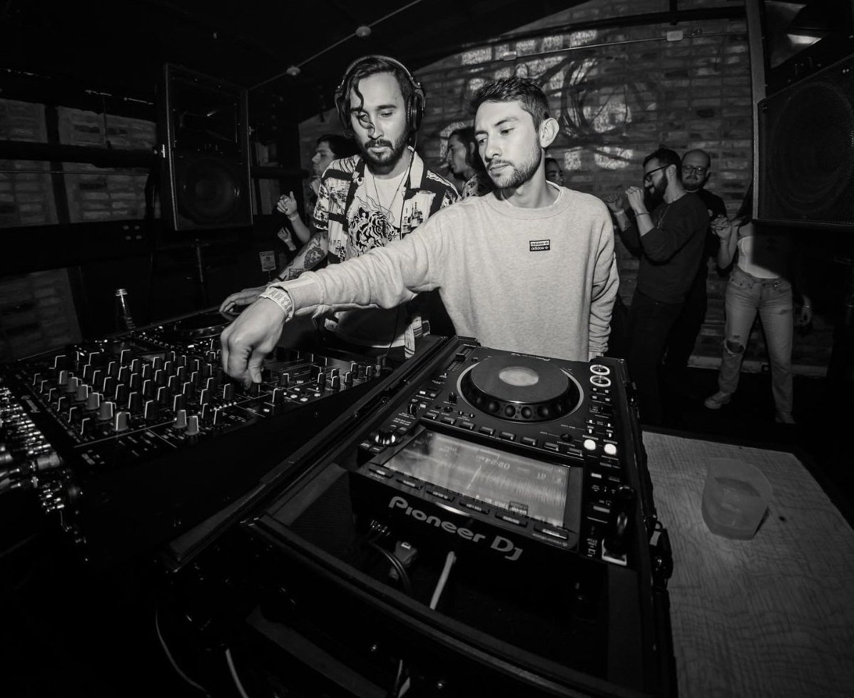 «Retro Future»: un DeLorean musical junto a Time Pilots