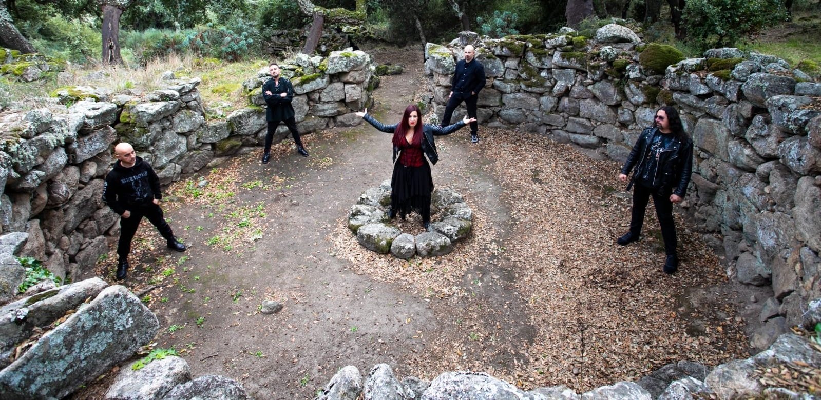 «Cult Of The Ancestors» es el álbum debut de Thanit