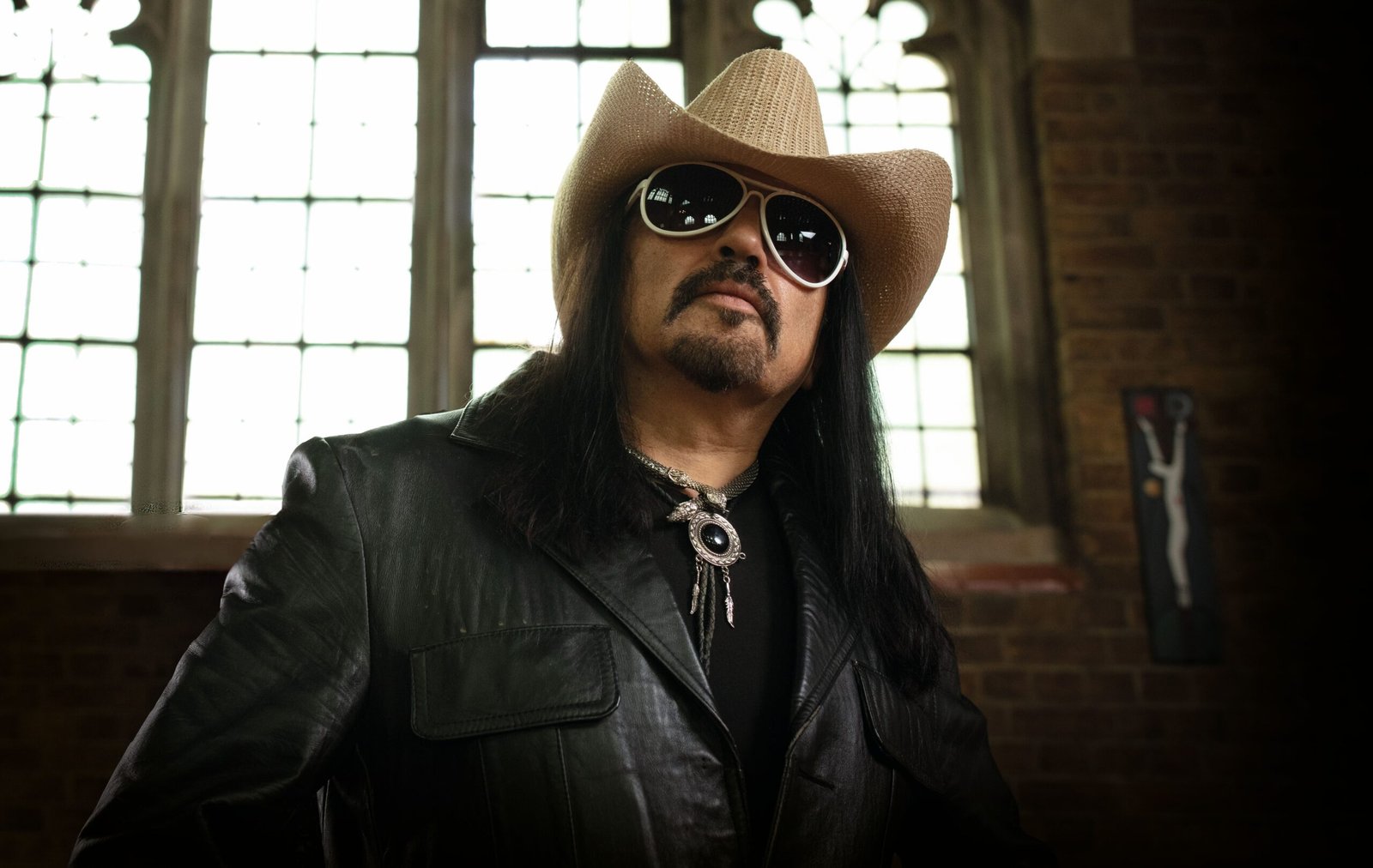 «Upstandin’ Thieves» es el nuevo single de Cherokee Redmex