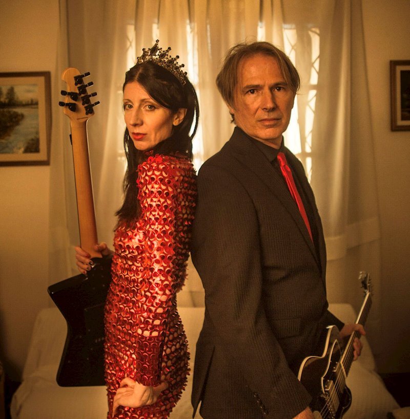 El duo indiepop argentino-estadounidense Aerolínea presenta su sencillo debut «What Moves You»