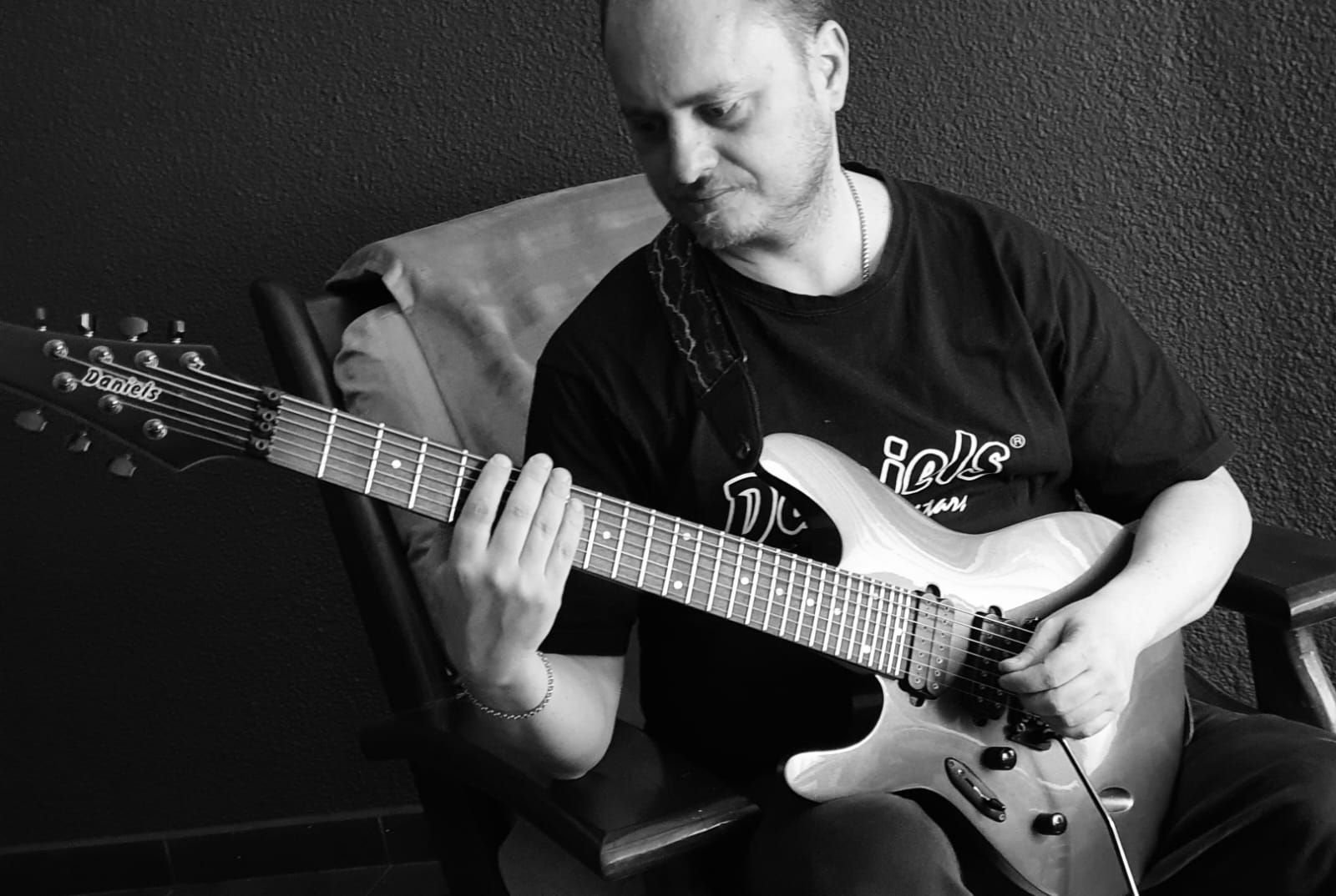 El guitarrista Gustavo Scholz presenta su nuevo disco instrumental