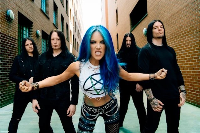 Arch Enemy comparte el video musical de su nuevo sencillo «Liars & Thieves»
