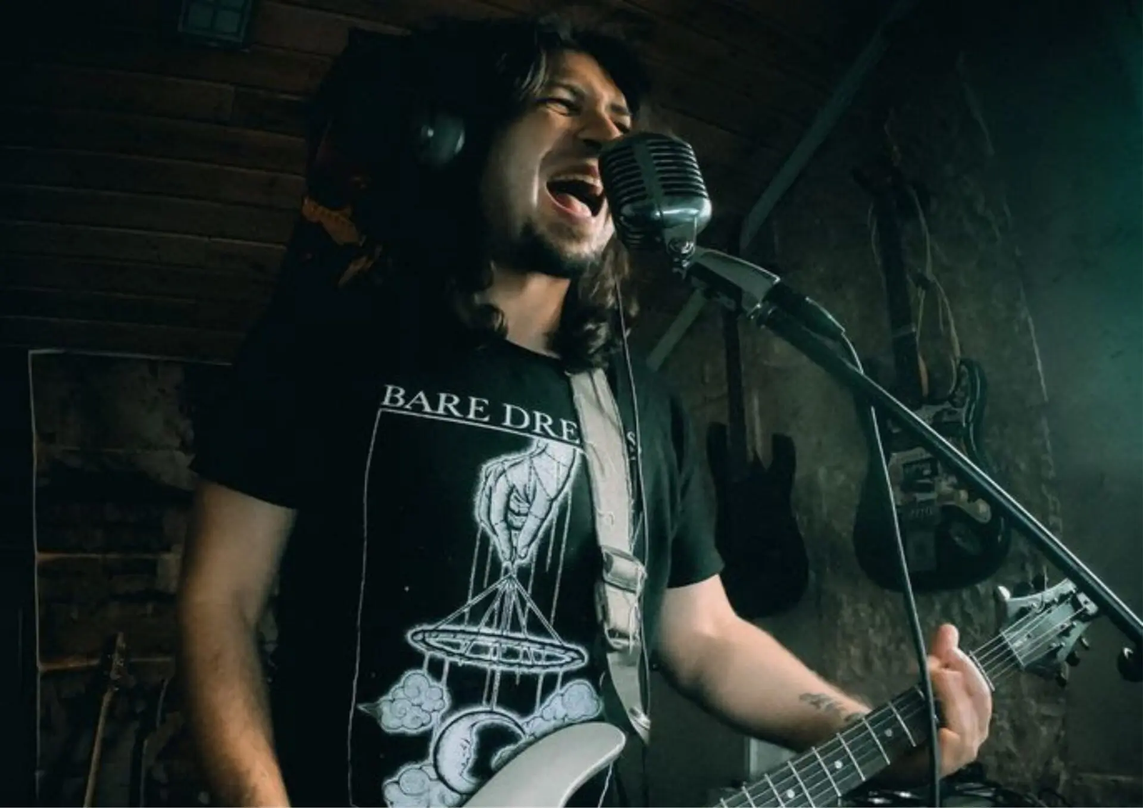 Illegal Mind combina riffs pesados ​​y rechazos amargos en el nuevo sencillo «Foo!»