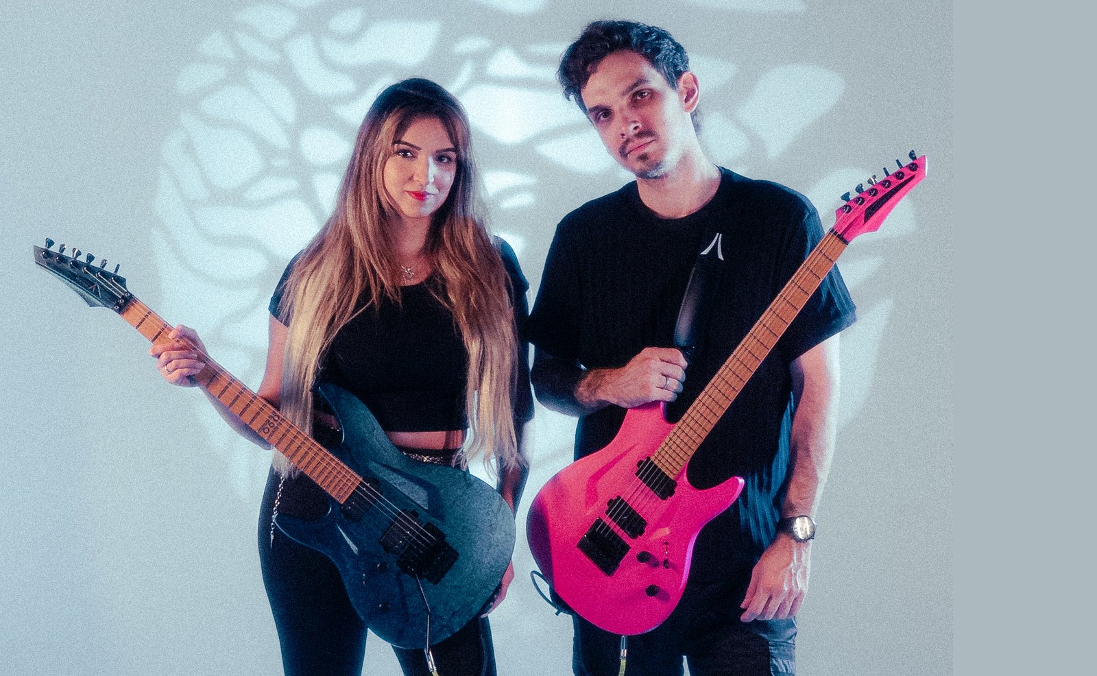 El dúo de guitarras de metal Nik Nocturnal y Paula Carregosa lanza un nuevo EP explosivo