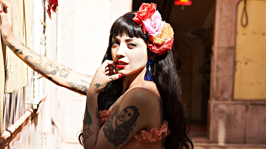 Mon Laferte presenta una propuesta artística al desnudo