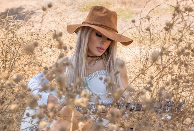 Orianthi lanza nuevo single «Some Kind Of Feeling»