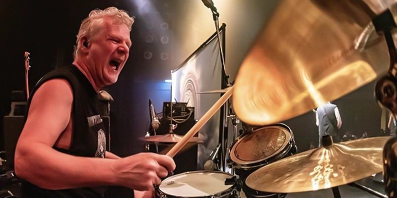Simon Dawson, nuevo baterista de Iron Maiden
