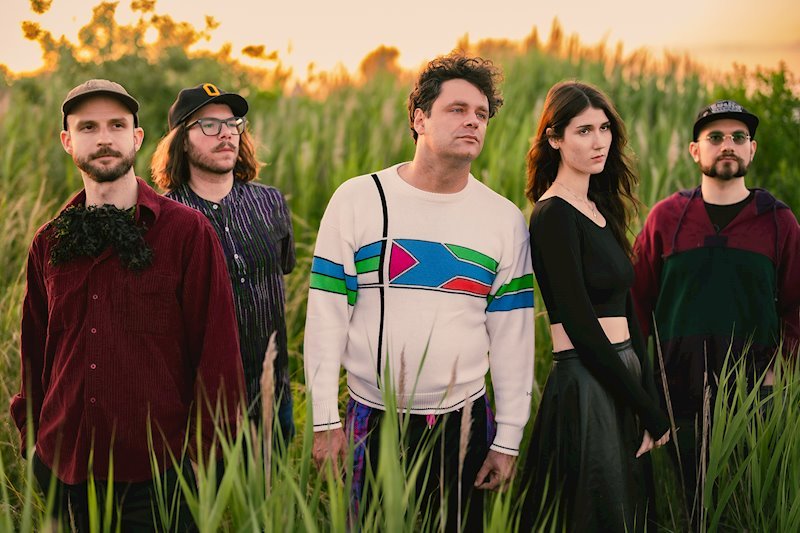 El grupo neoyorquino Ecce Shnak comparte el sencillo «The Internet» antes del nuevo EP