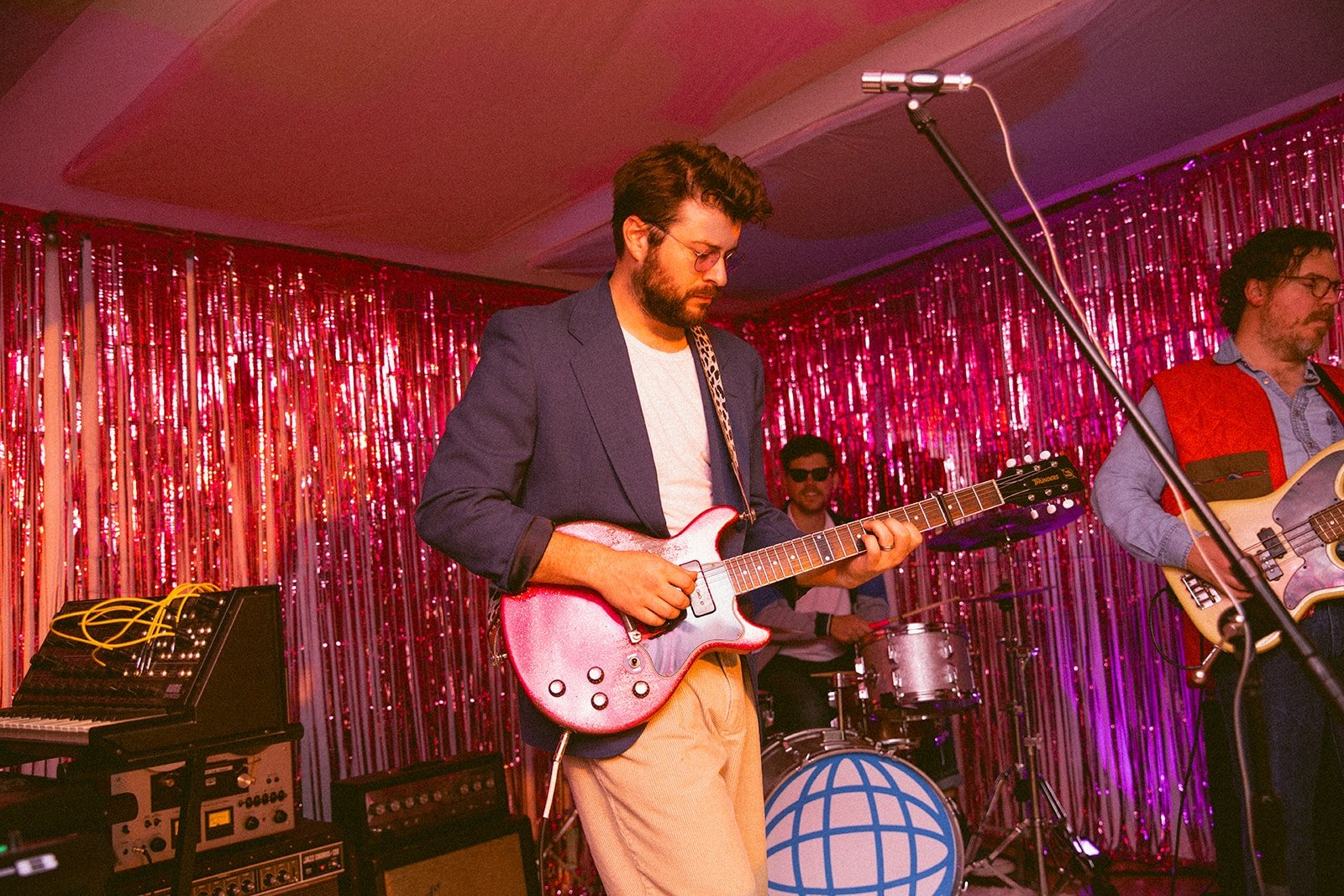 Benton lanza su nuevo sencillo hipnótico “On My Own”