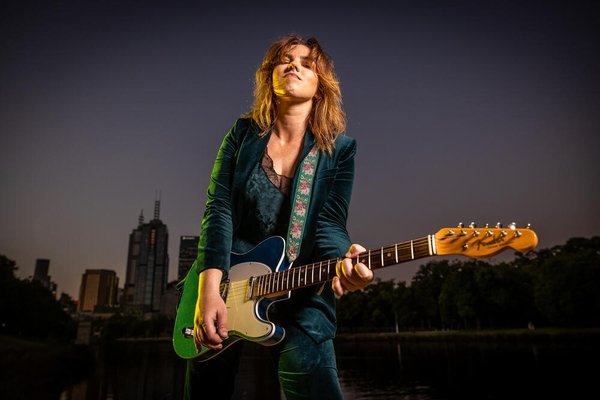 Single debut de la talentosa guitarrista australiana y ahora cantante/compositora Kathleen Halloran