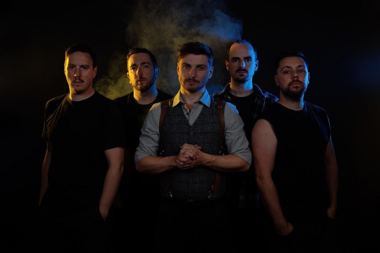 El metal moderno belga de Aeveris está de vuelta con el nuevo sencillo «The Mask»