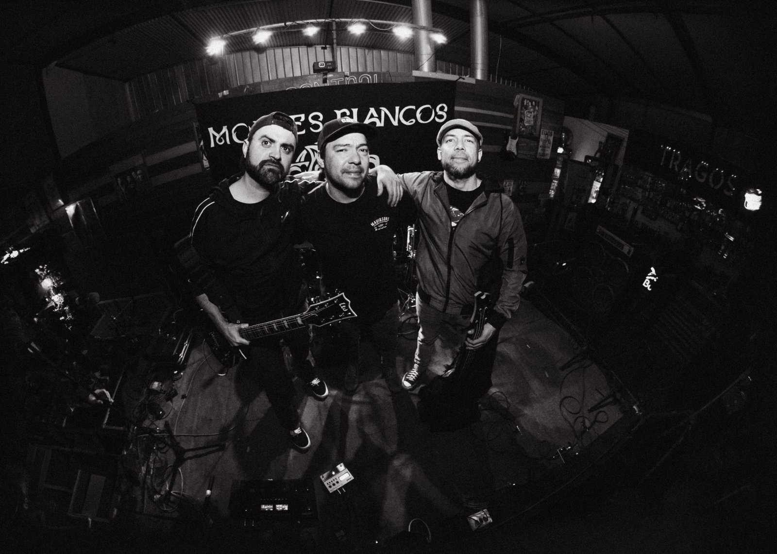 Monjes Blancos presenta su single «El Velo», un llamado a despertar en un mundo de apariencias