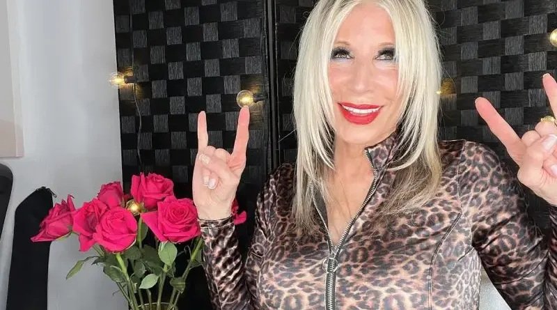 La ex vocalista de Vixen, Lorraine Lewis, defiende su decisión de unirse a OnlyFans