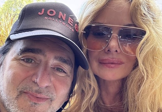 La prometida de Taime Downe, cantante de Faster Pussycat, muere tras caer por la borda durante el ‘The 80s Cruise’