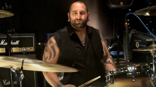 Murió el baterista Aaron Rossi