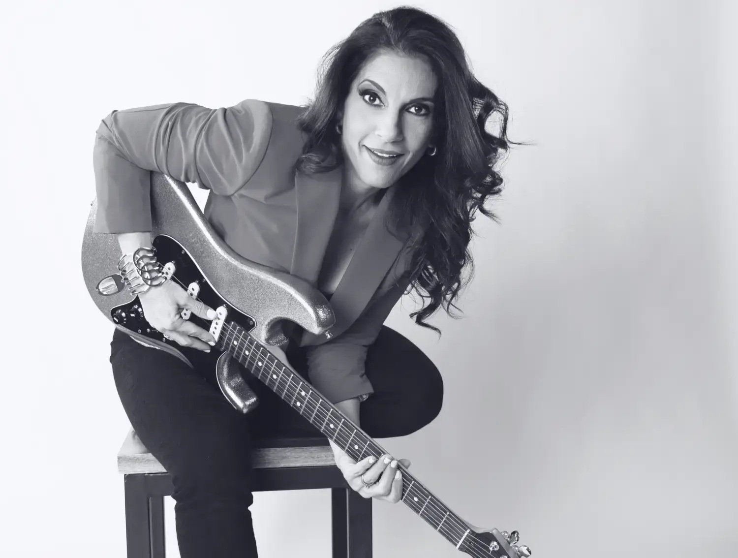 La hondureña Ángela Bendeck ha vuelto a la escena musical presentando su sencillo debut en inglés «Say I’m Possible»