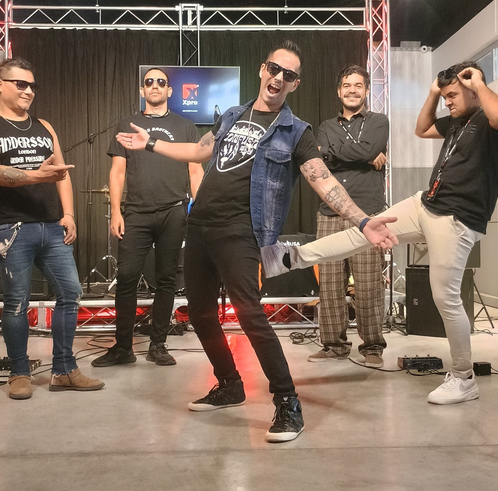 Confusa presenta un live session de su gran éxito «Miserias»