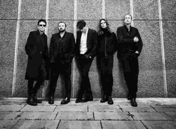 Suede vuelven a presentar otro rotundo single anticipo «Trance State», con un sonido crudo post-punk