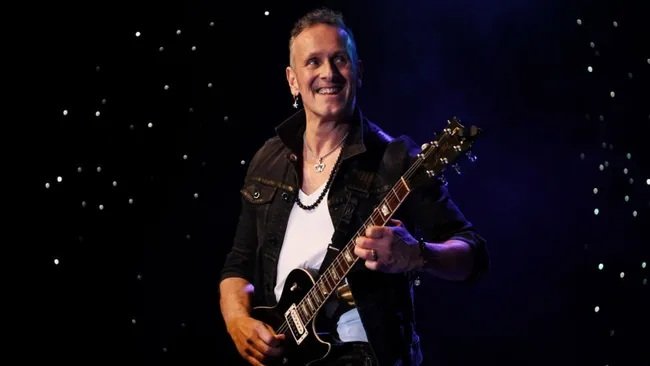 El cáncer de Vivian Campbell (Def Leppard) está en remisión por primera vez desde el diagnóstico de 2013