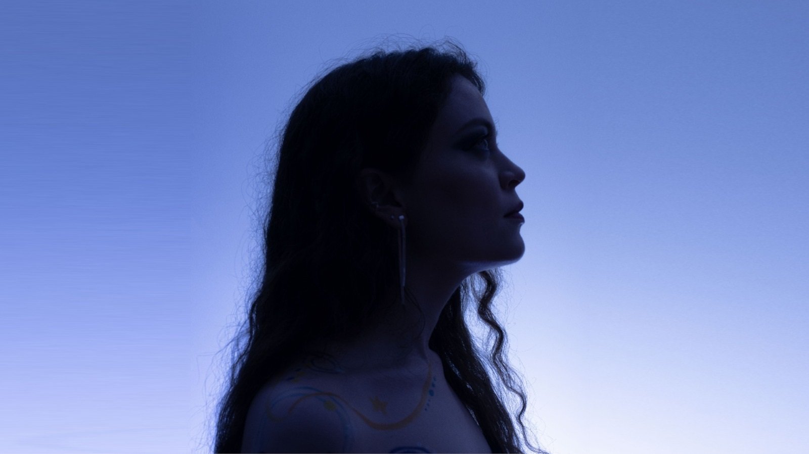 Catalina Uscátegui presenta «Constelaciones», un EP introspectivo, emotivo y visceral
