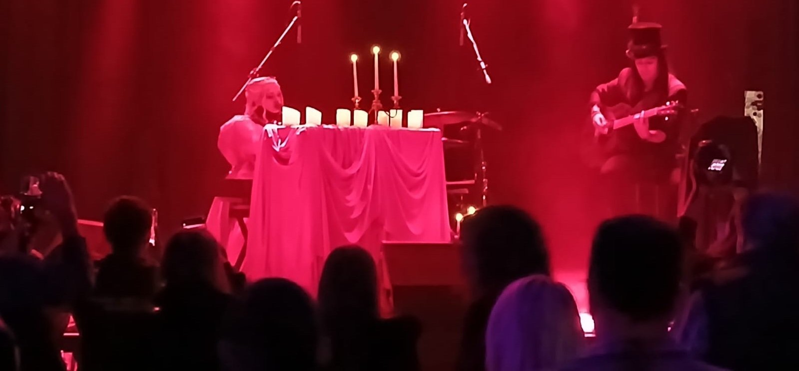 Luly Noir demostró su jerarquía en una presentación íntima