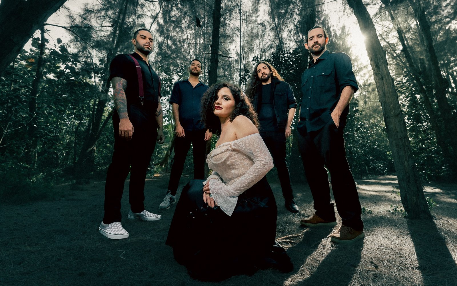 La raíz mas profunda de la oscuridad: Moths presenta «Envy», antes de la salida de su nuevo álbum de estudio