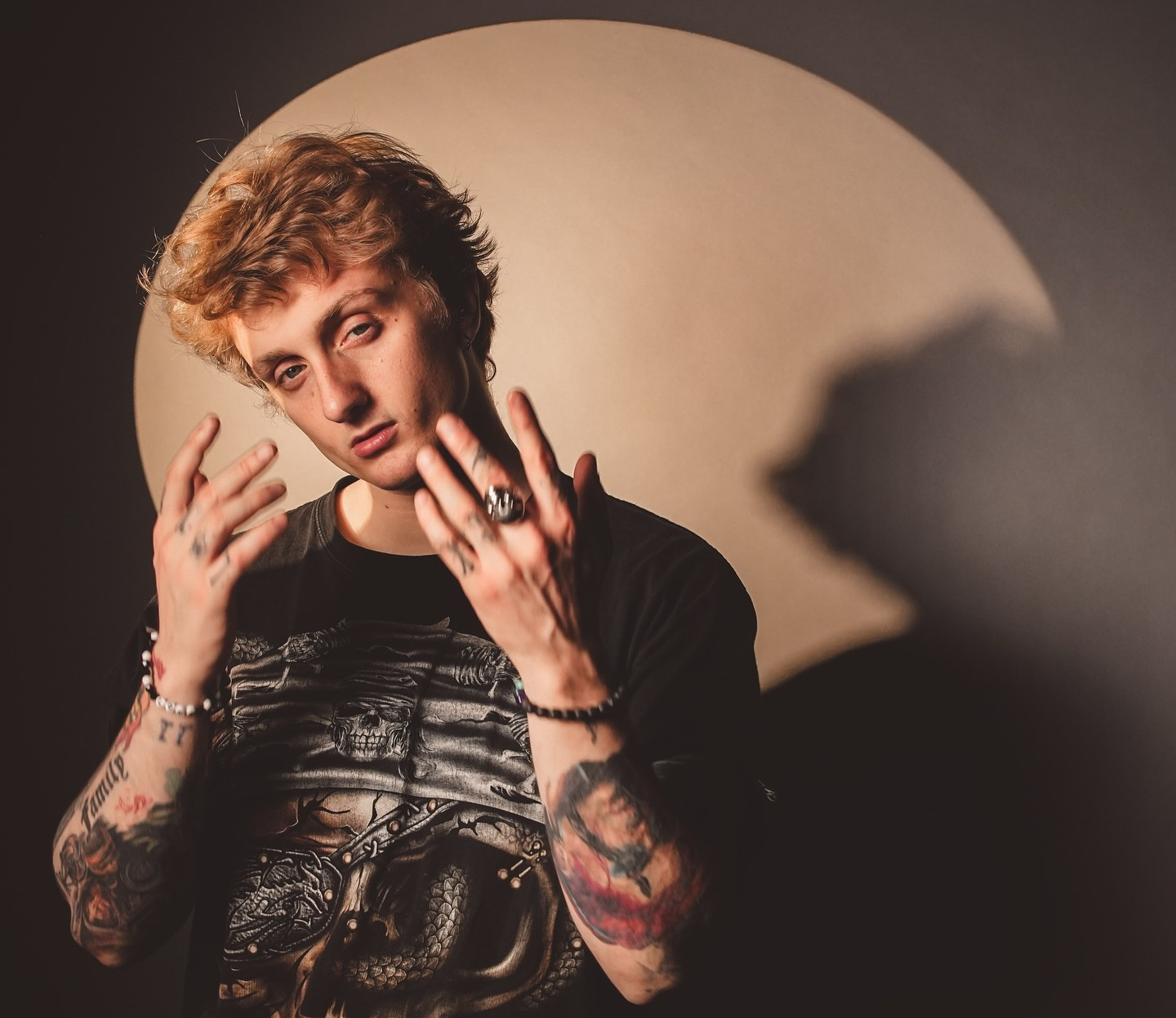 Love Ghost lanza nuevo single «Spirit Box»