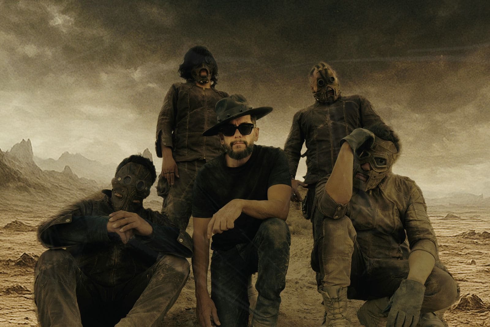 «Revolución» de Bobby Zaga y Halcón 7 es un junte histórico entre el poder del manifiesto y la fuerza del metal