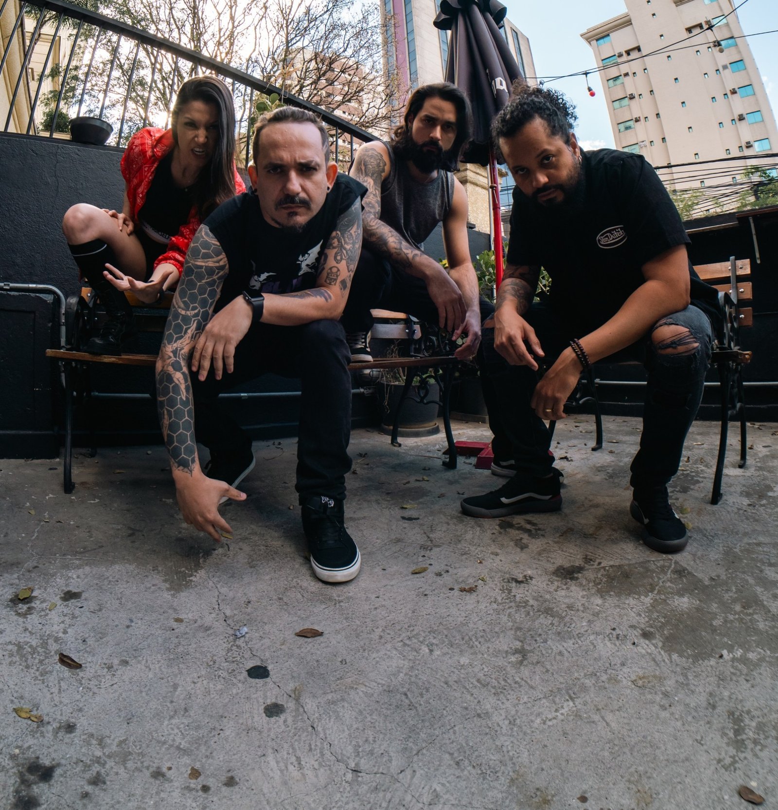 Inraza inaugura álbum explorando nuevos elementos en el single «Aloner»