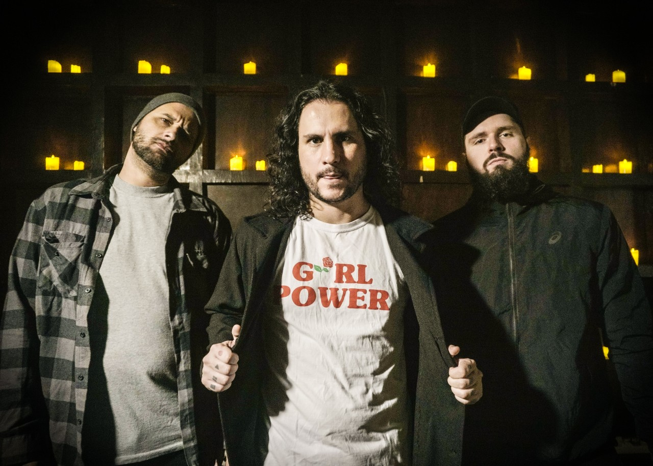 Mad Sneaks mezcla furia y melancolía en su último lanzamiento «Dirty Blood»