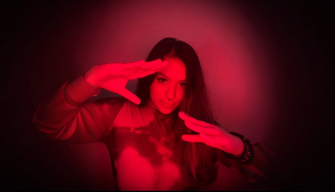Thalía Mayor presenta «I Miss U»: Una carta de pop punk que nunca se envió