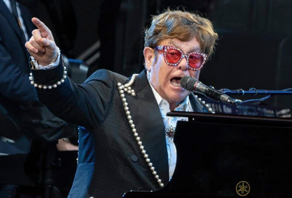 Elton John y su batalla más íntima: la verdad sobre su salud visual