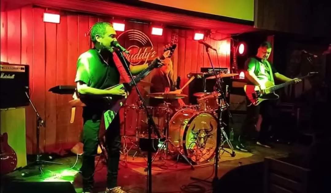 Locomotor y la fuerza del vivo en «Todo el tiempo quiero Rock and Roll»