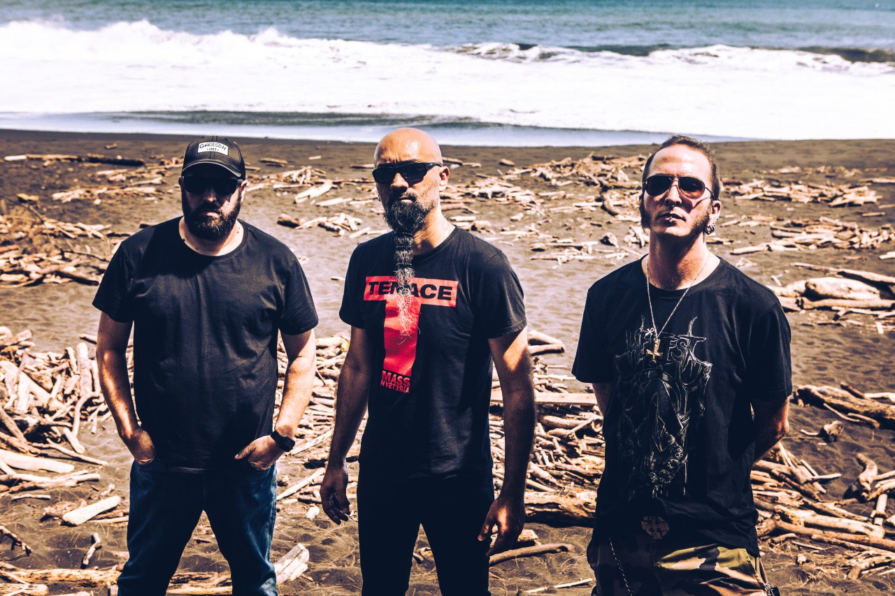 El trío de thrash metal Lomor lanza nuevo sencillo «Tantine Lo Clou»