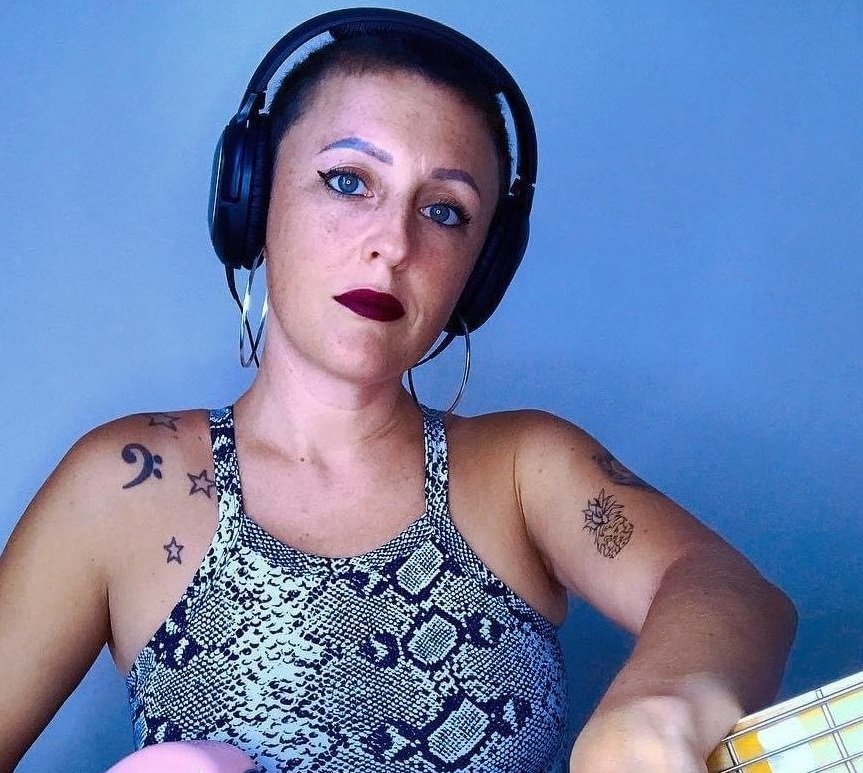 Murió Ariana Falcó Aureli, destacada bajista y figura de la escena musical argentina