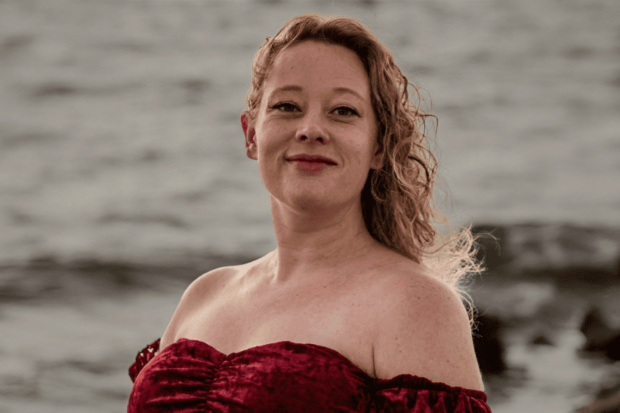 ICE (Servicio de Inmigración y Aduanas) disparó primero: el asesinato de la escritora Renée Nicole Good