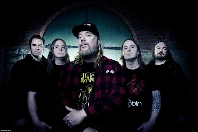 At The Gates anuncia el álbum «The Ghost Of A Future Dead» y comparte el sencillo «The Fever Mask»