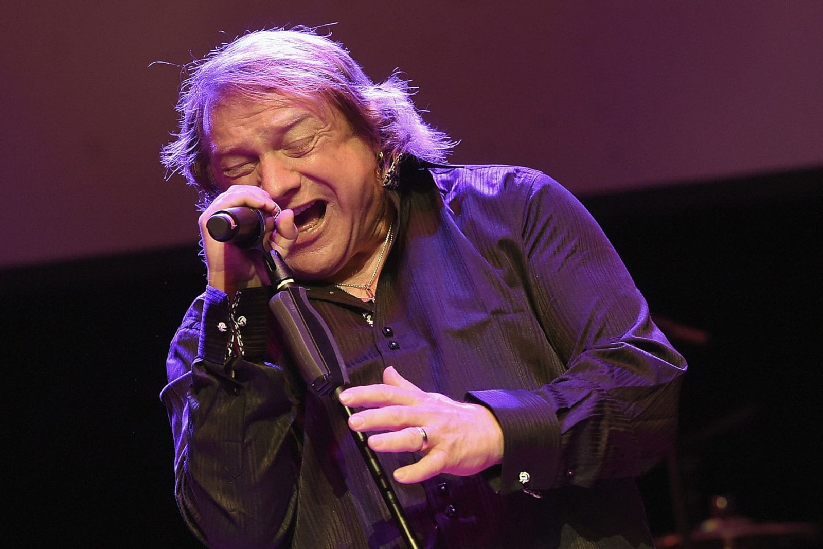 El vocalista Lou Gramm anuncia su retiro definitivo