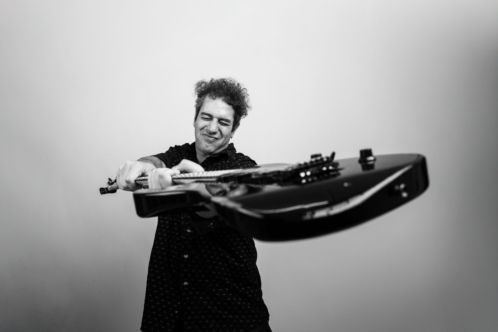 Felipe Yaluff regresa con «Kundalini», su nuevo álbum como cantante y guitarrista