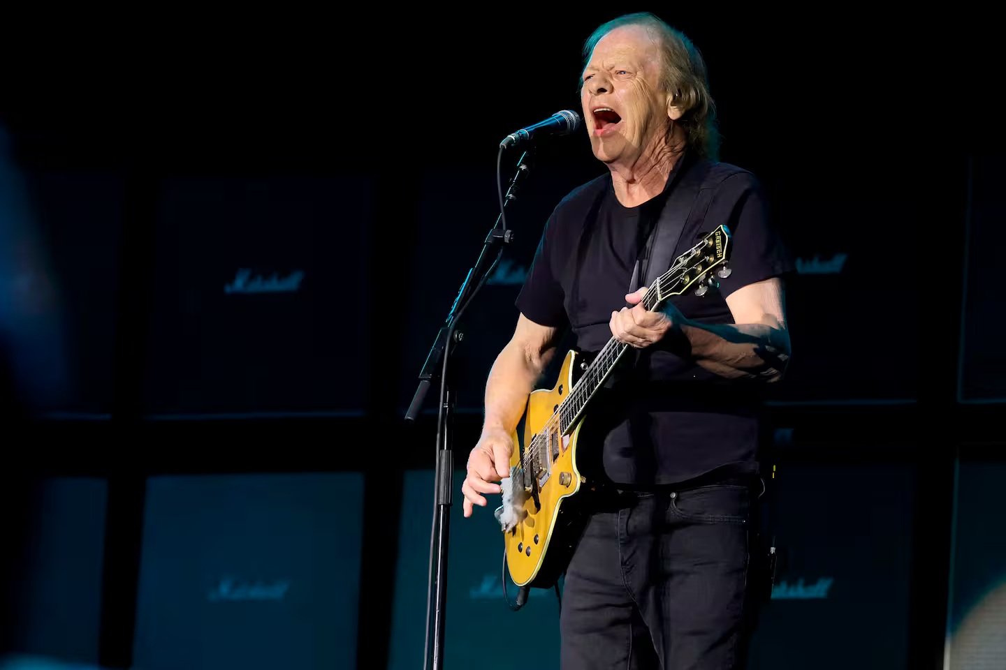 Preocupación por la salud de Stevie Young tras ser internado en Argentina luego de arribar al paĆs con AC/DC