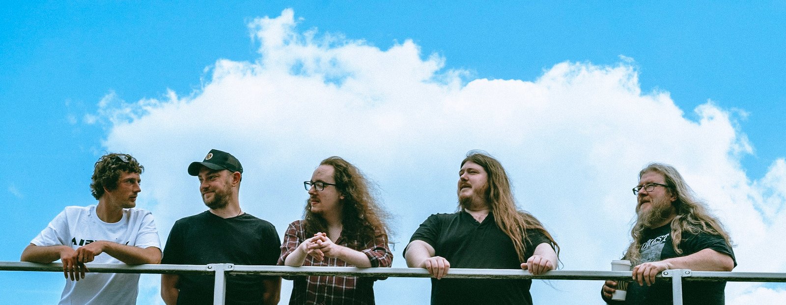 Un dejo de nostalgia en «Pro Patria Mori», el reciente single de Santiago Kings