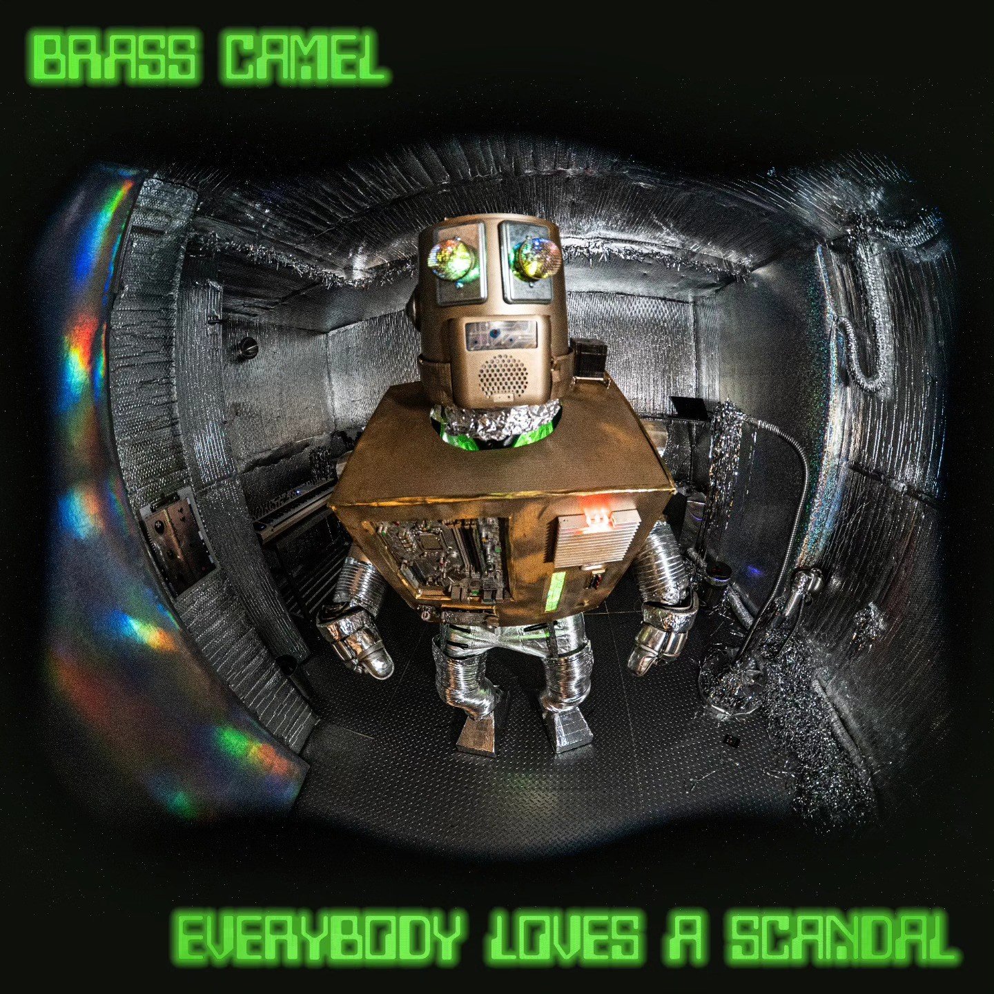 Último y algo extraño sencillo «Everybody Loves A Scandal» de Brass Camel